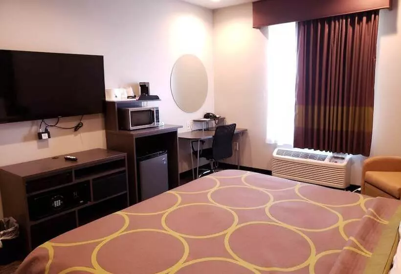 Hotelli Super 8 By Wyndham St. Louis North