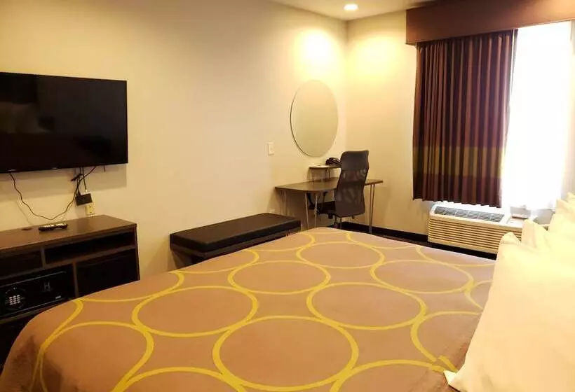 Hotelli Super 8 By Wyndham St. Louis North