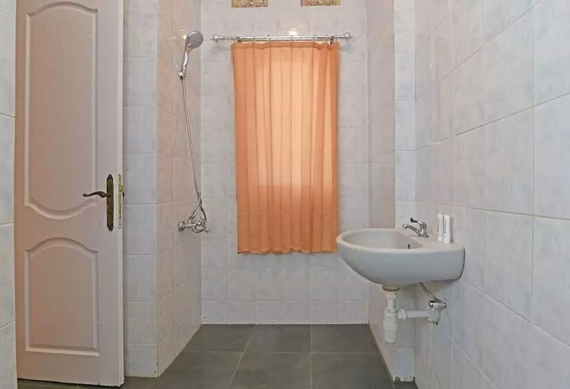 ペンション Reddoorz @ Jalan Gatot Subroto Denpasar