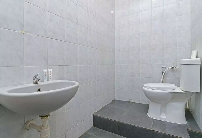 ペンション Reddoorz @ Jalan Gatot Subroto Denpasar