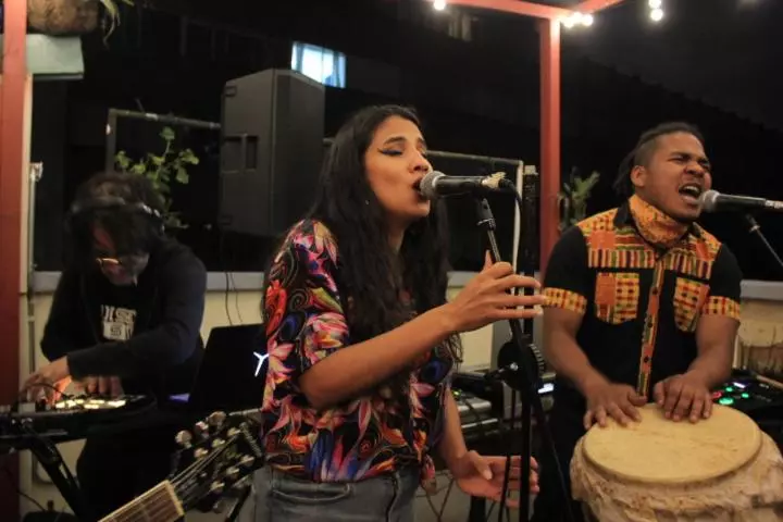 هاستل Hostal R10