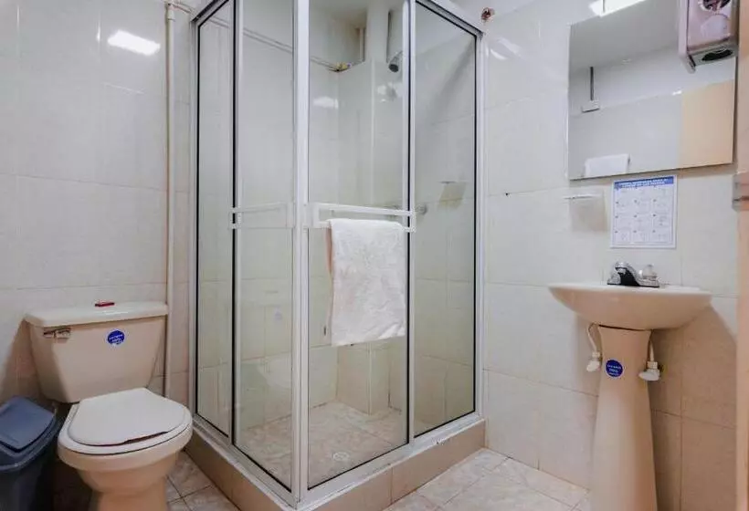 هاستل Hostal R10