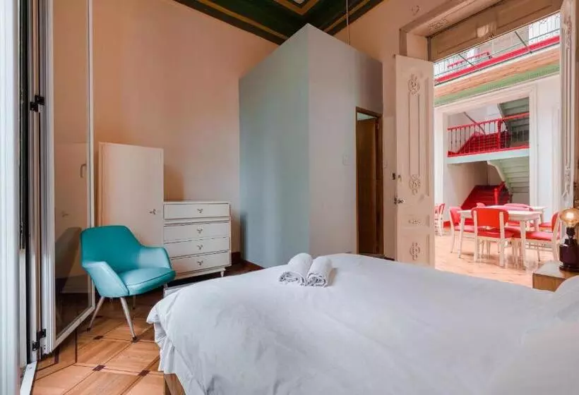 هاستل Hostal R10