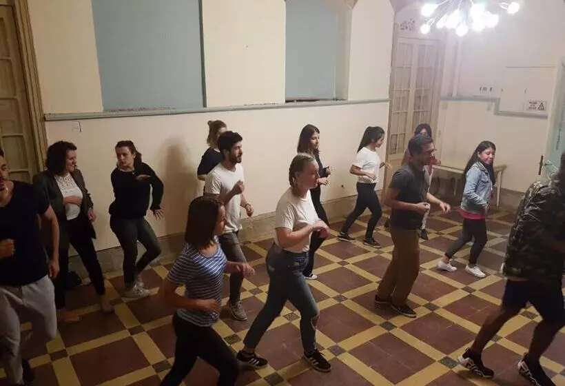 هاستل Hostal R10