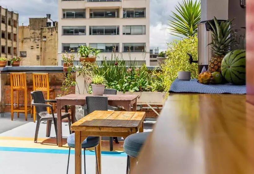 هاستل Hostal R10