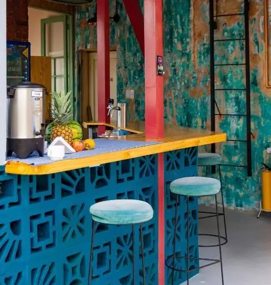 هاستل Hostal R10