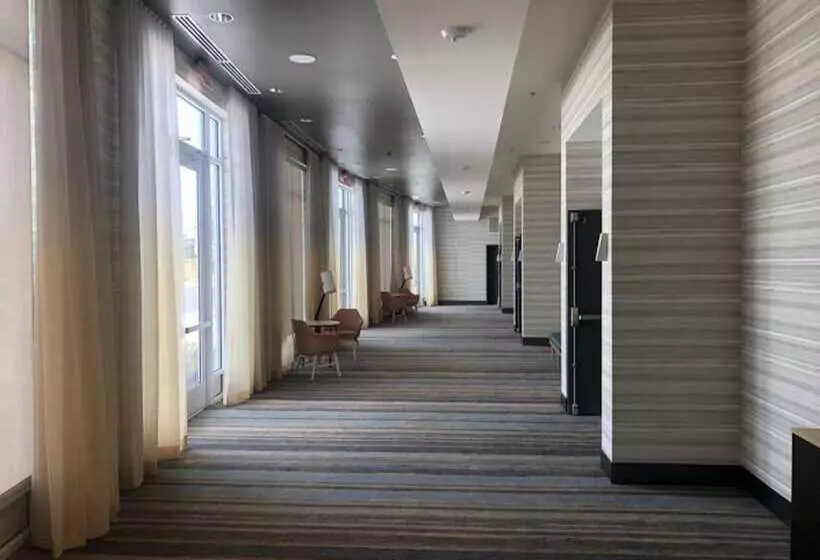 هتل Holiday Inn & Suites   Fayetteville W Fort Bragg Area, An Ihg