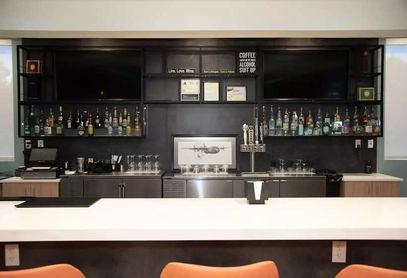 هتل Holiday Inn & Suites   Fayetteville W Fort Bragg Area, An Ihg