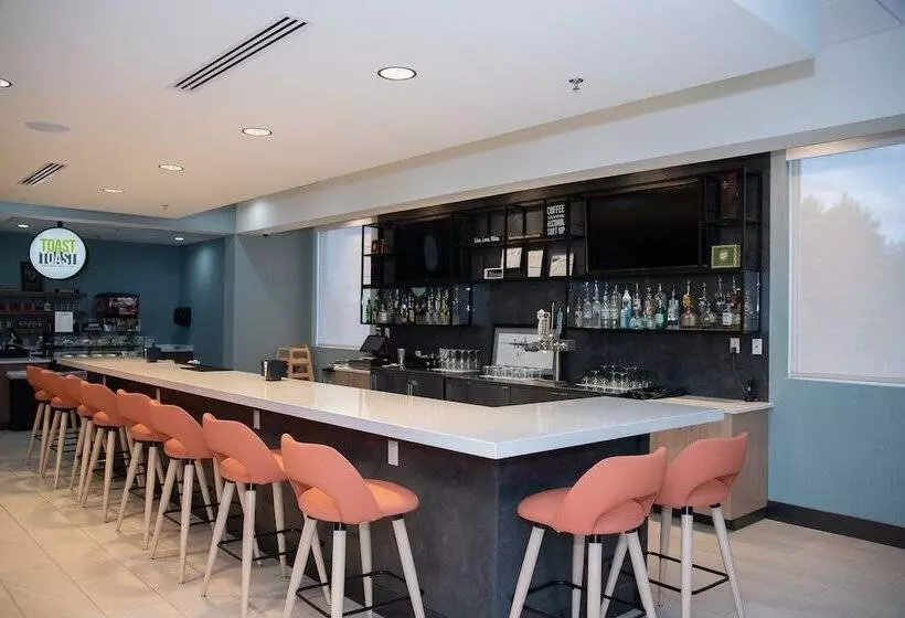 هتل Holiday Inn & Suites   Fayetteville W Fort Bragg Area, An Ihg