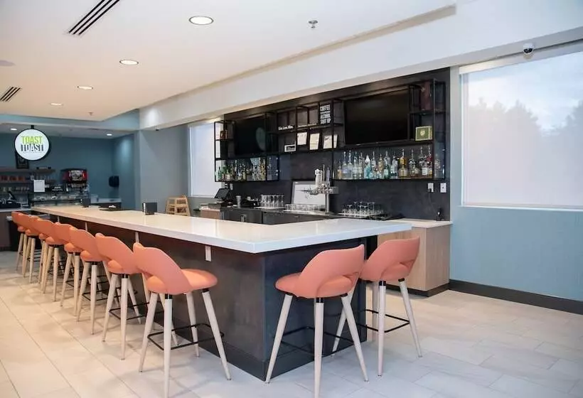 هتل Holiday Inn & Suites   Fayetteville W Fort Bragg Area, An Ihg