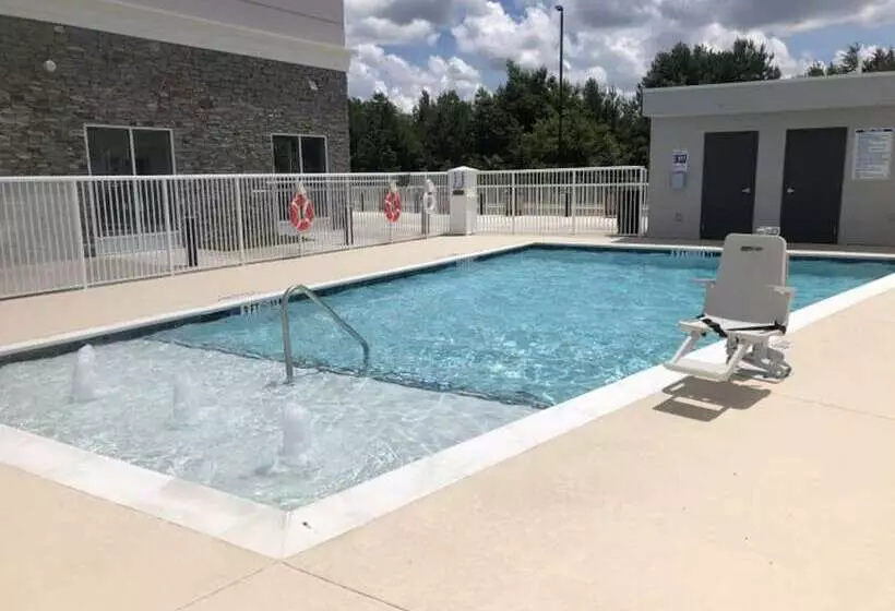 هتل Holiday Inn & Suites   Fayetteville W Fort Bragg Area, An Ihg