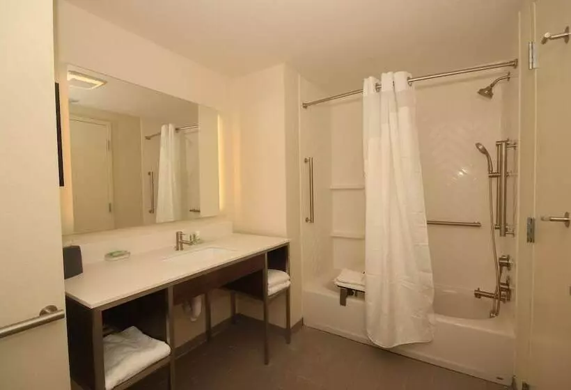 هتل Holiday Inn & Suites   Fayetteville W Fort Bragg Area, An Ihg