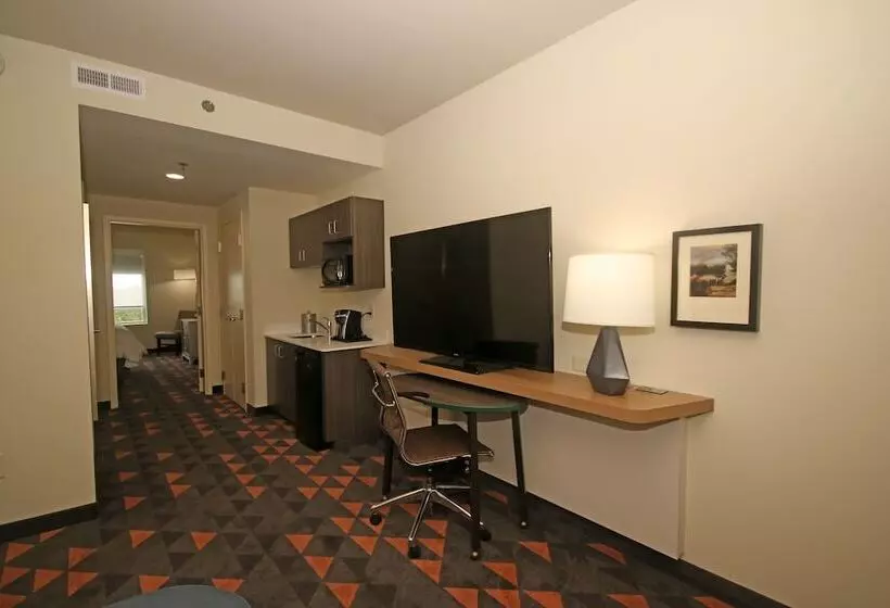 هتل Holiday Inn & Suites   Fayetteville W Fort Bragg Area, An Ihg