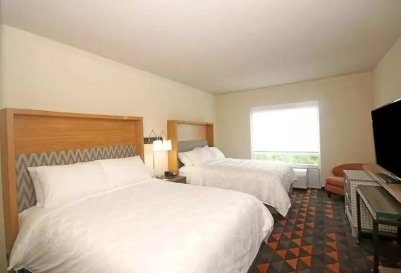 هتل Holiday Inn & Suites   Fayetteville W Fort Bragg Area, An Ihg