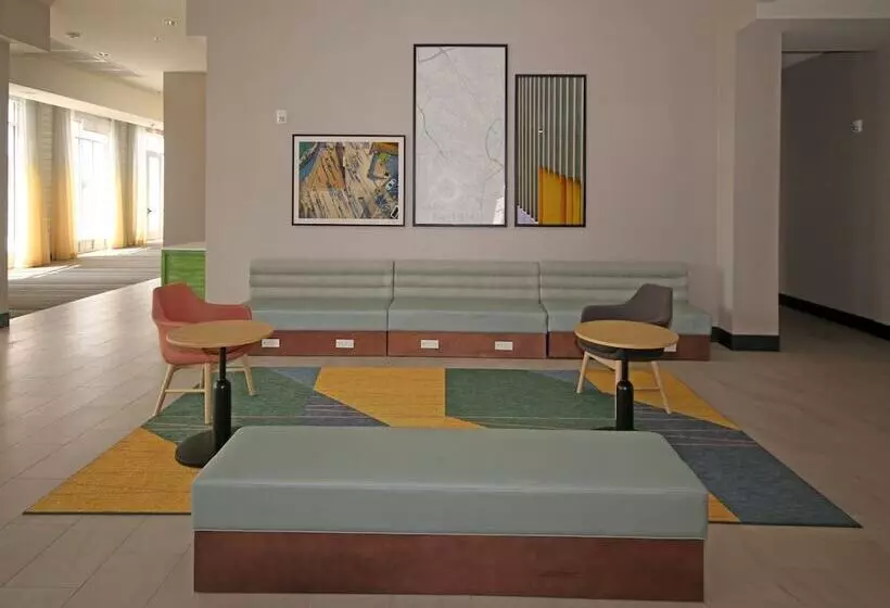 هتل Holiday Inn & Suites   Fayetteville W Fort Bragg Area, An Ihg