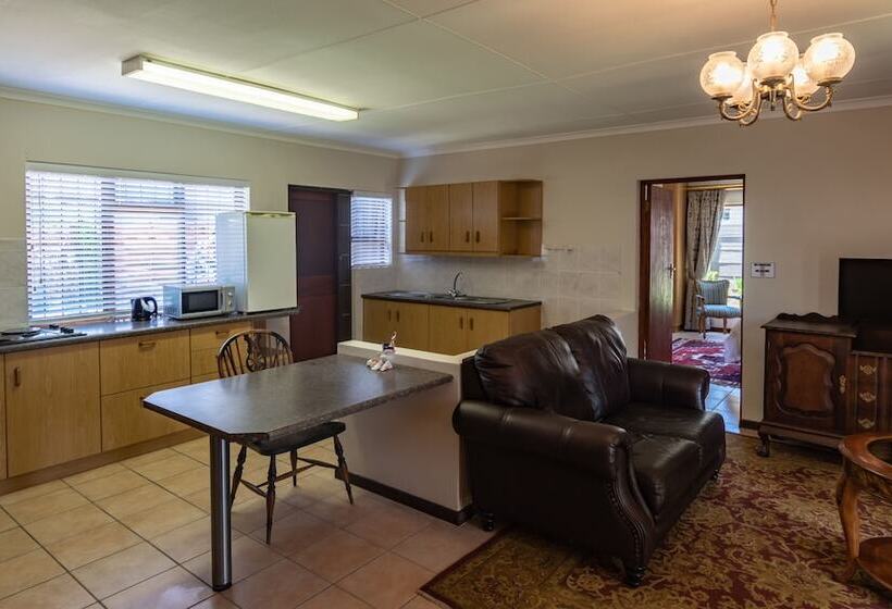 פנסיון Antiqua Guest House