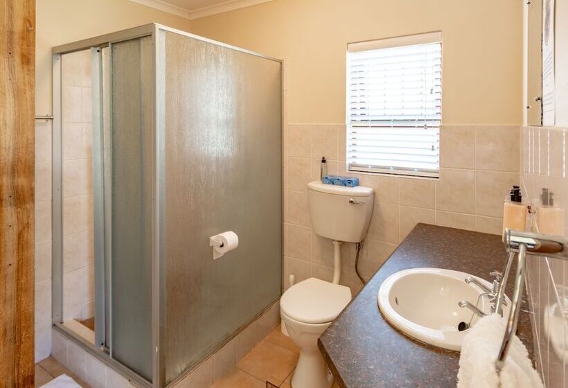 פנסיון Antiqua Guest House