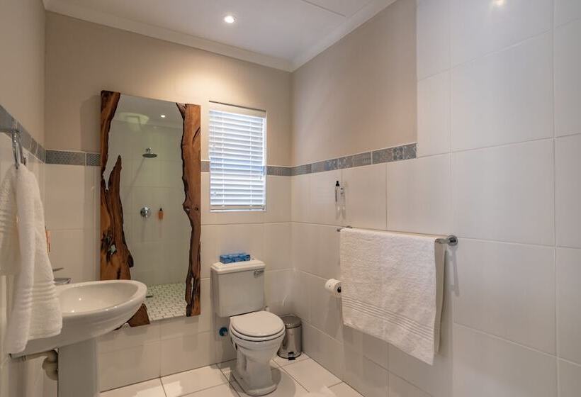 פנסיון Antiqua Guest House