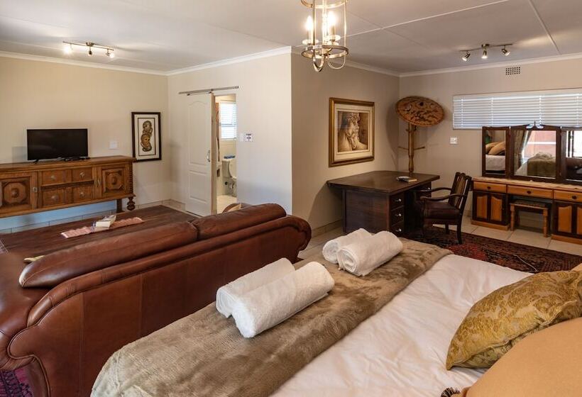 פנסיון Antiqua Guest House