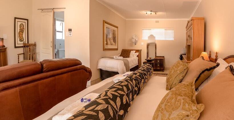 פנסיון Antiqua Guest House