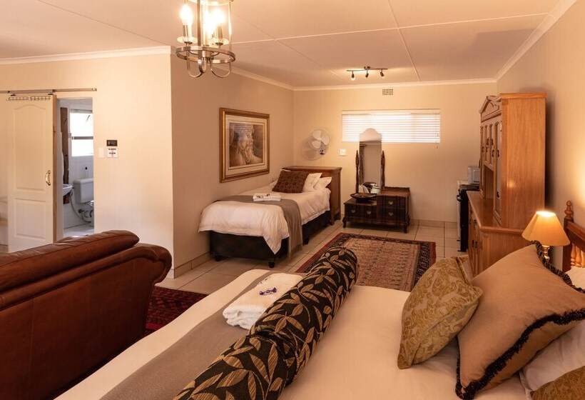 פנסיון Antiqua Guest House