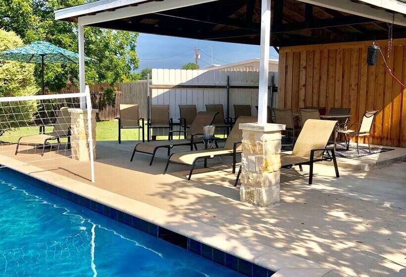 مبيت وإفطار Holder House Rentals