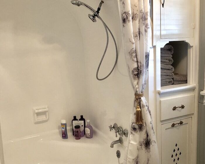 مبيت وإفطار Holder House Rentals