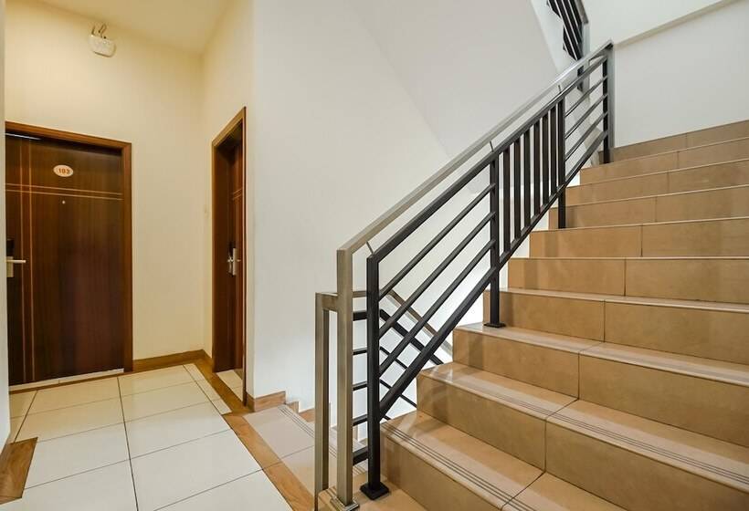 בית מלון כפרי Reddoorz Plus @ Karebosi Area 2