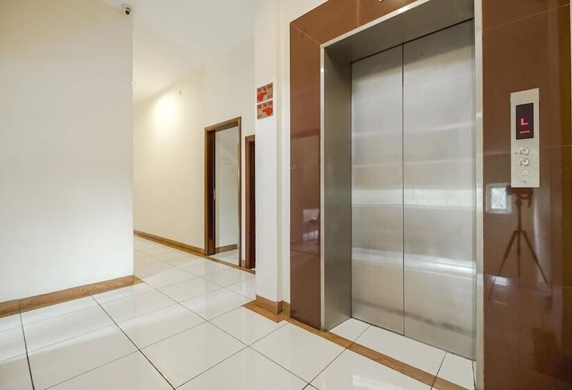 בית מלון כפרי Reddoorz Plus @ Karebosi Area 2