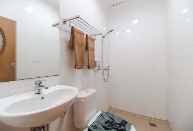 בית מלון כפרי Reddoorz Plus @ Karebosi Area 2