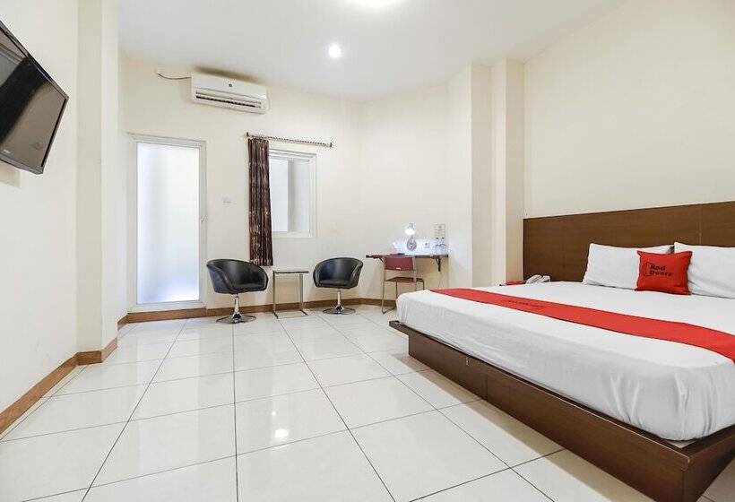 בית מלון כפרי Reddoorz Plus @ Karebosi Area 2