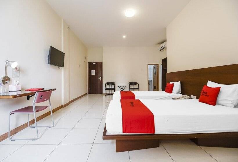 בית מלון כפרי Reddoorz Plus @ Karebosi Area 2