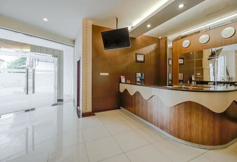 בית מלון כפרי Reddoorz Plus @ Karebosi Area 2