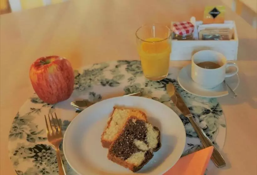 ベッドアンドブレックファースト Il Contado  Room And Breakfast