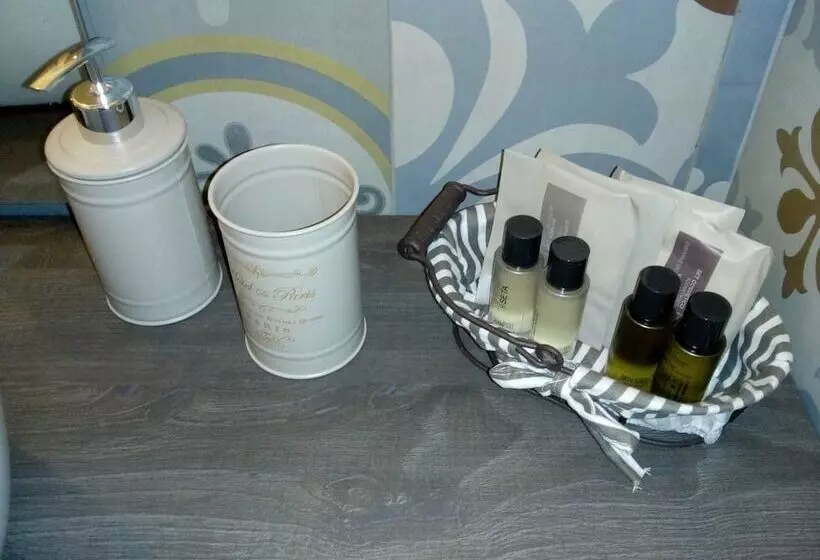 تختخواب و صبحانه Minerva Guest House