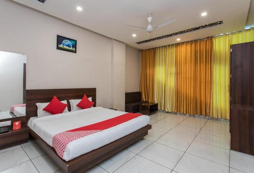 فندق Oyo 18757 Nakshatra Inn