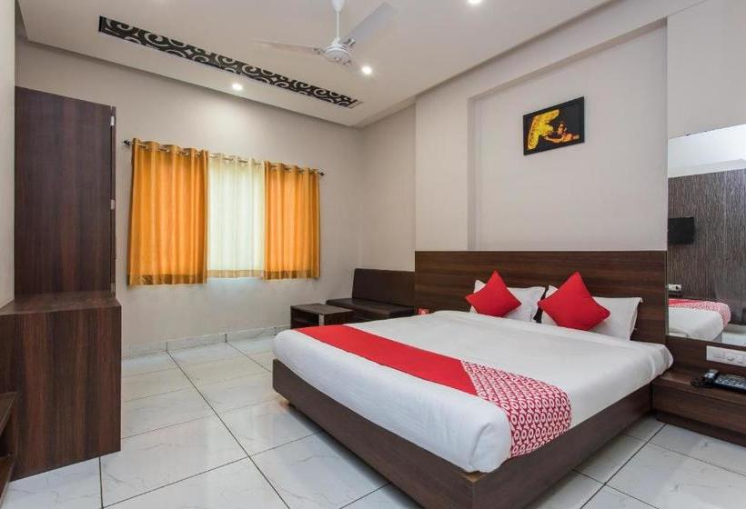 فندق Oyo 18757 Nakshatra Inn