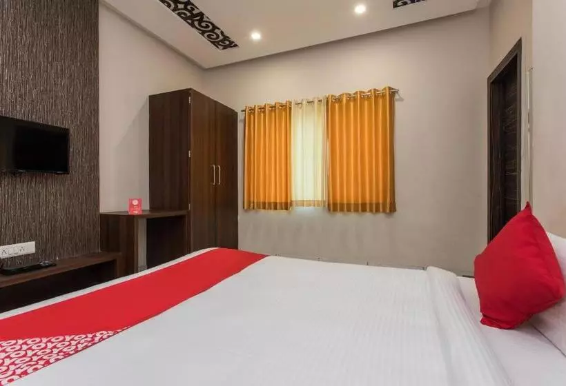 هتل Oyo 18757 Nakshatra Inn