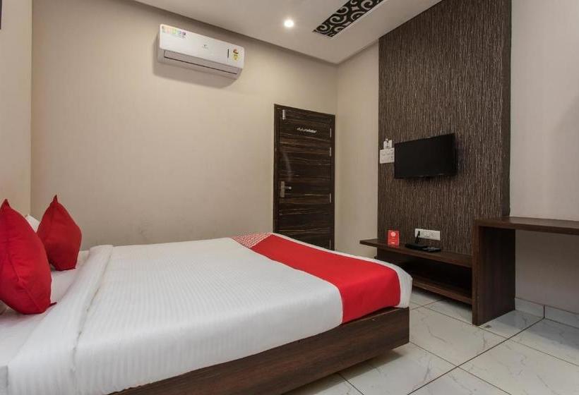 فندق Oyo 18757 Nakshatra Inn