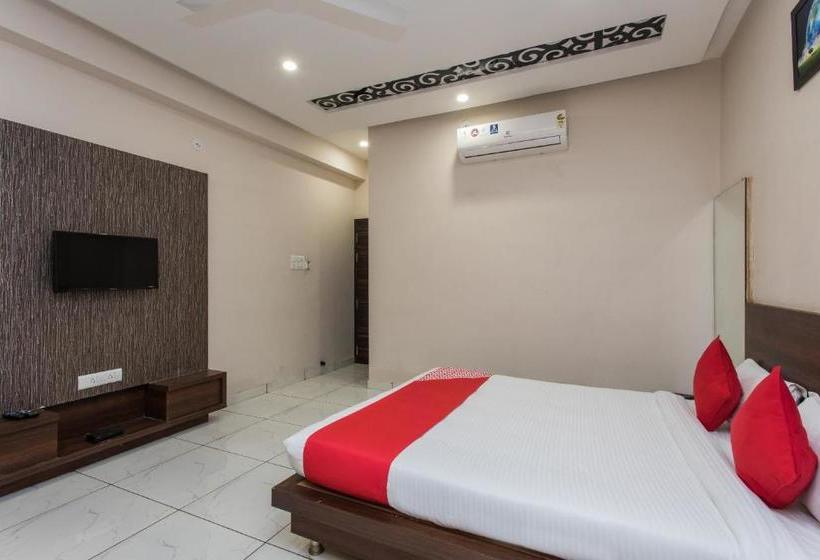فندق Oyo 18757 Nakshatra Inn