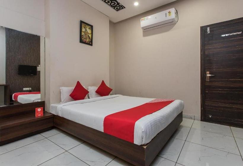فندق Oyo 18757 Nakshatra Inn