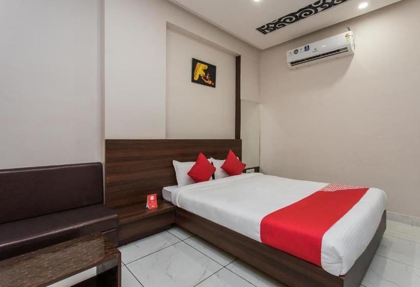 فندق Oyo 18757 Nakshatra Inn