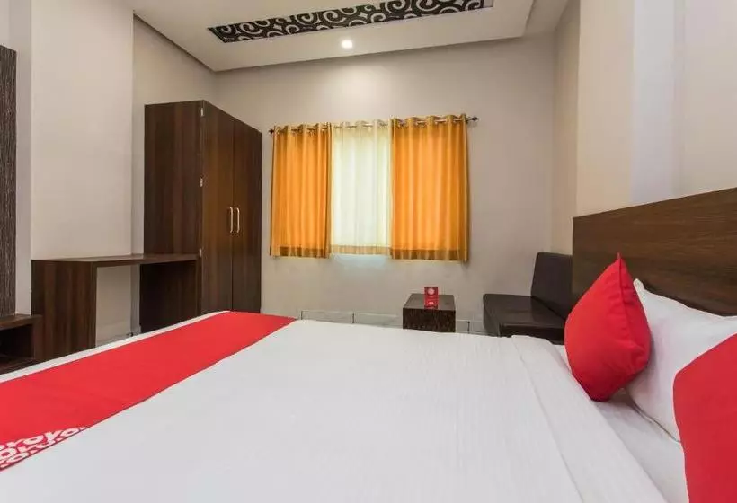هتل Oyo 18757 Nakshatra Inn