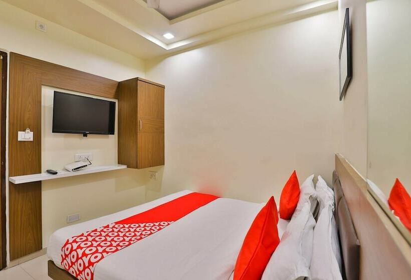 Oyo 11985 Hotel Kushboo