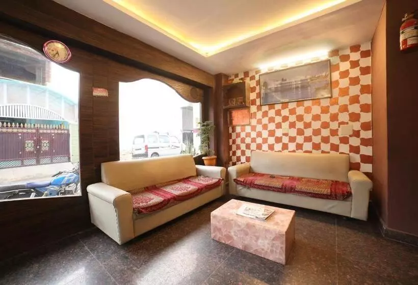 Oyo 18425 Hotel Blue Mountain