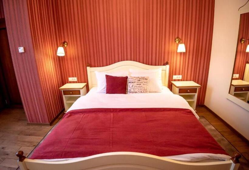 تختخواب و صبحانه Ana Boutique