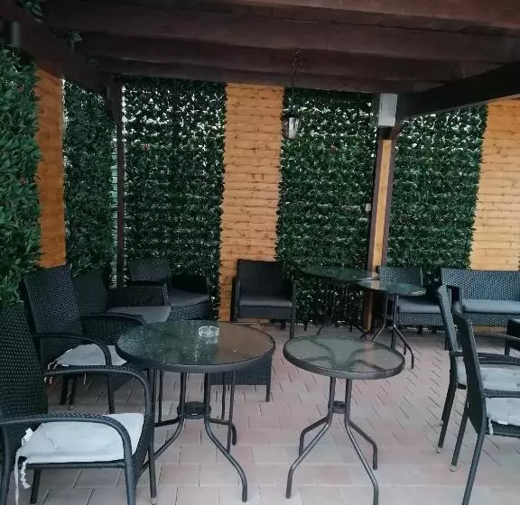 ベッドアンドブレックファースト Ana Boutique