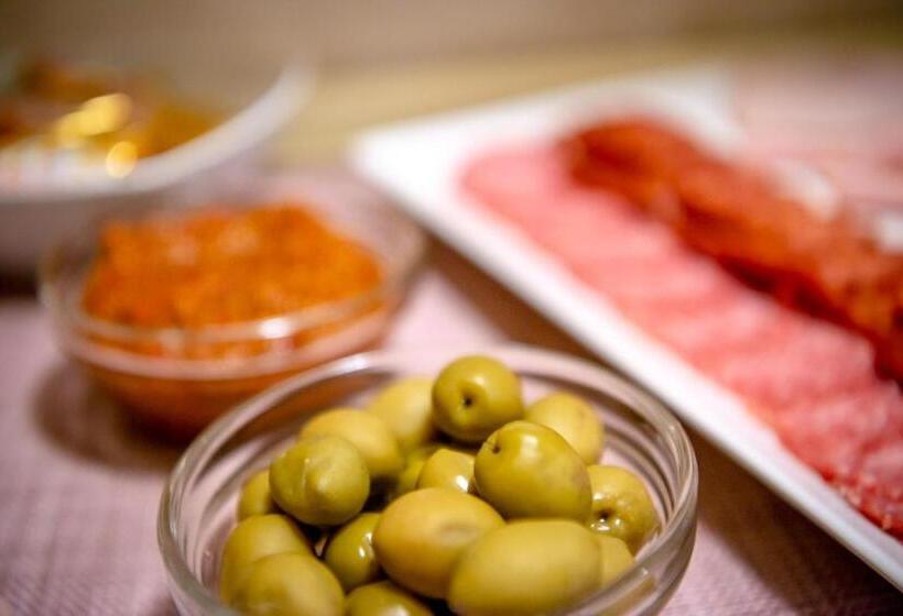 تختخواب و صبحانه Ana Boutique