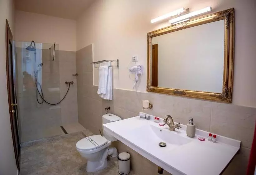 ベッドアンドブレックファースト Ana Boutique