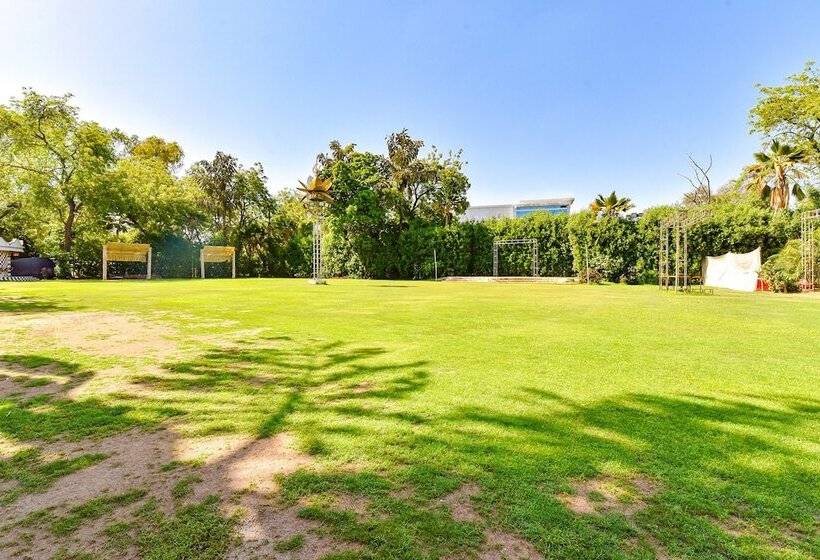 בית מלון כפרי Fabexpress Riya Revati Resort